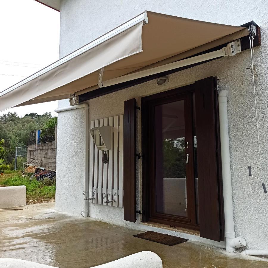 Εξοχική Κατοικία - Cottage Τίνα Líri Esterno foto