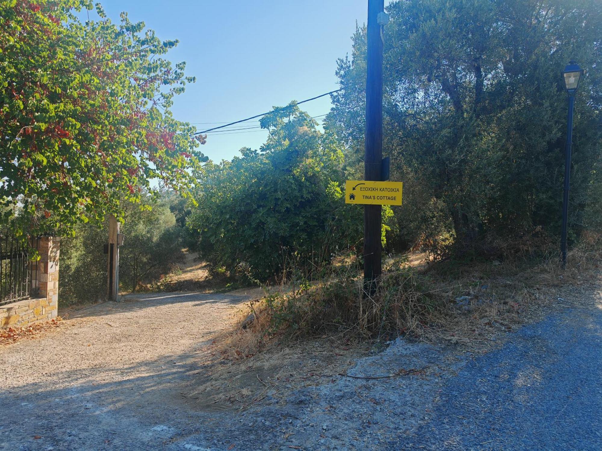 Εξοχική Κατοικία - Cottage Τίνα Líri Esterno foto
